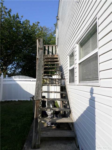 #1 photo, 945 N Richmond Avenue, מחוז סאפוק Lindenhurst , NY 11757