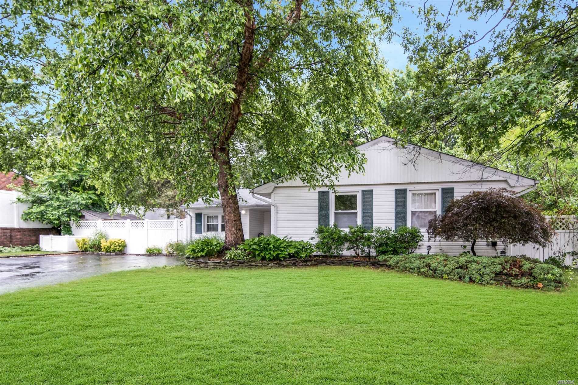 #1 photo, 16 Valley Street, Саффолк ‖ Lake Ronkonkoma , NY 11779