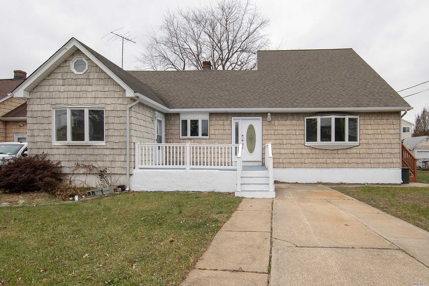 #1 photo, 19 Chicago Avenue, מחוז נסאו North Bellmore , NY 11710