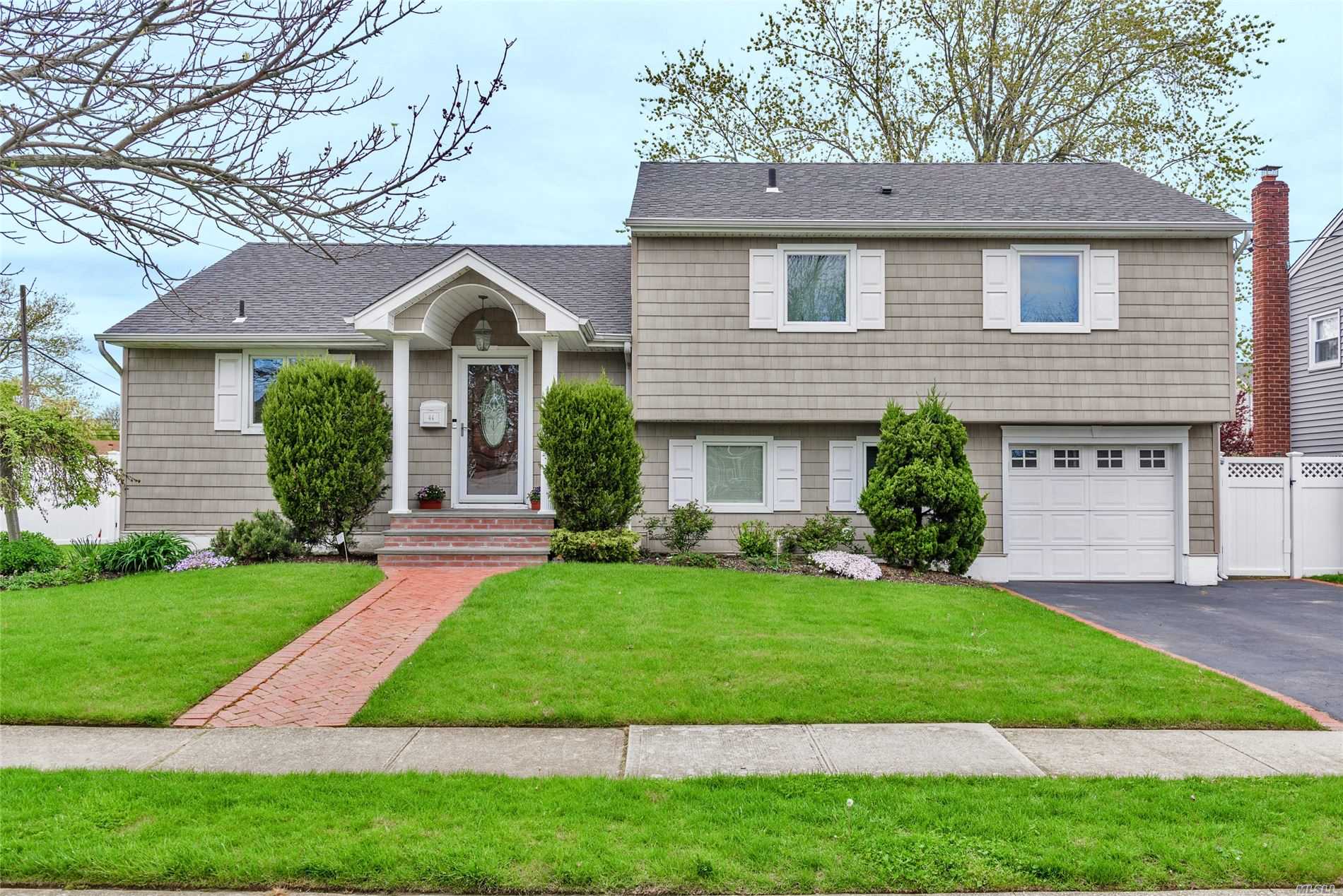 #1 photo, 44 Massapequa Avenue, Massapequa , NY 11758