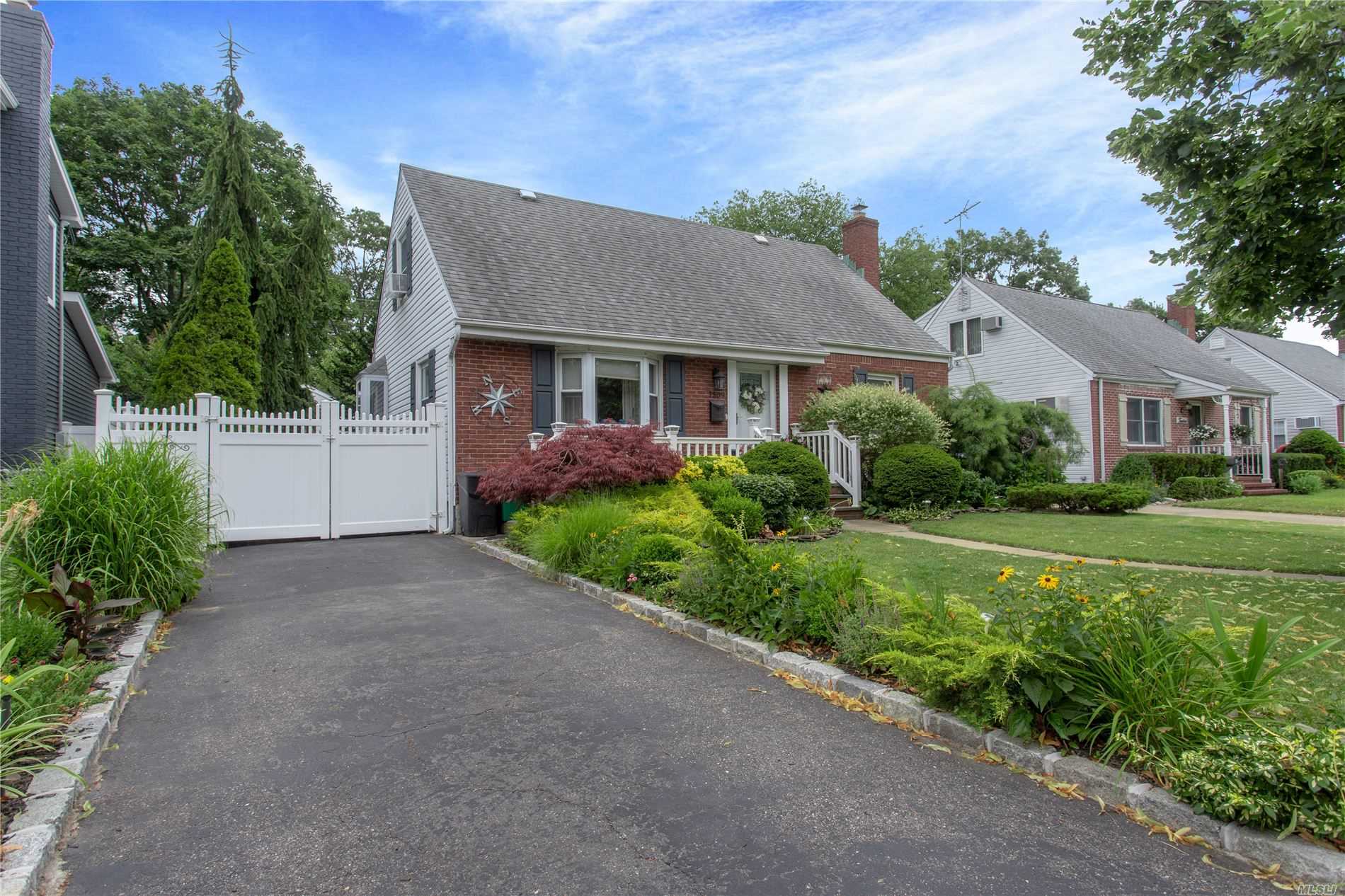 #1 photo, 1509 Wellington Road, Нассау ‖ Merrick , NY 11566