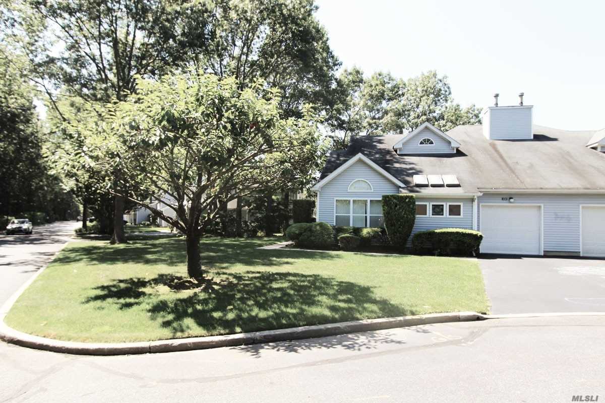 #1 photo, 124 Hampton Vista Drive, מחוז סאפוק Manorville , NY 11949