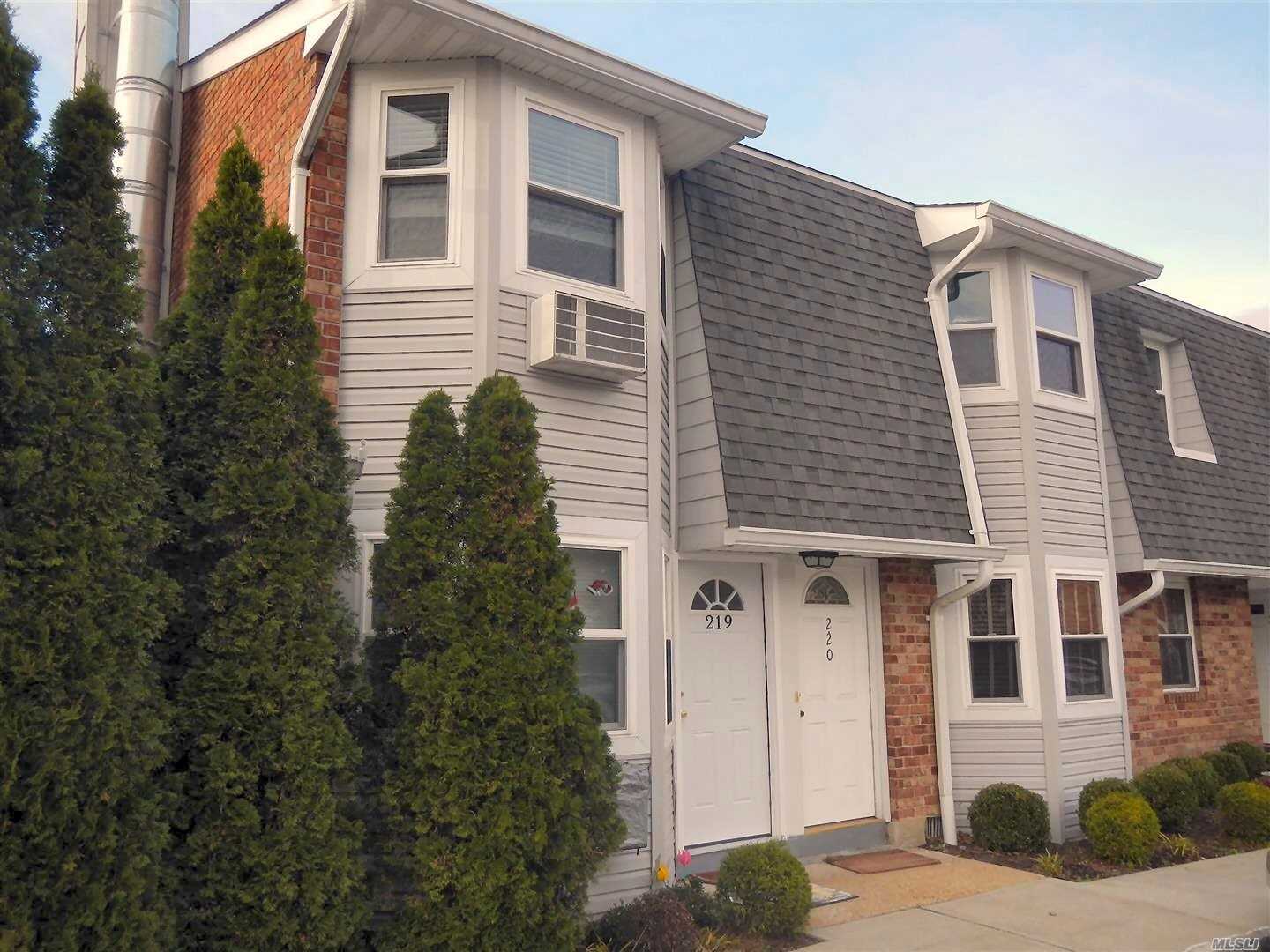 #1 photo, 220 Millard Avenue, Саффолк ‖ West Babylon , NY 11704