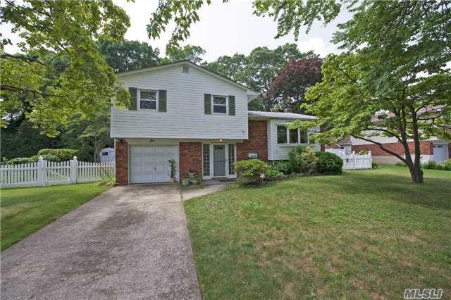 #1 photo, 6 Linda Lane, מחוז סאפוק Commack , NY 11725