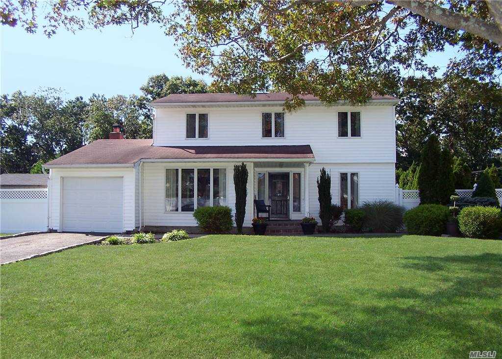 #1 photo, 158 Greenbelt Parkway, Holbrook , NY 11741