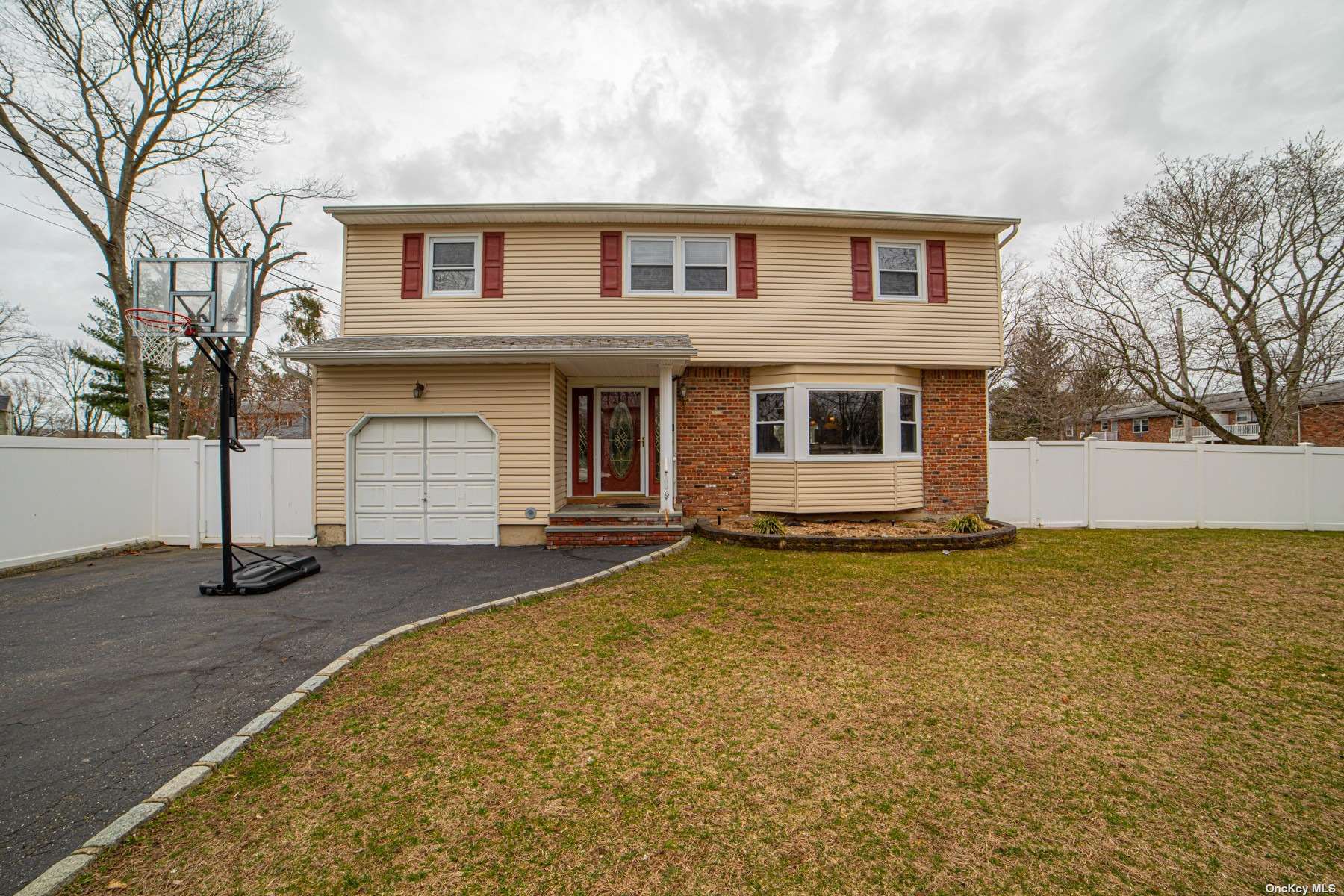 #1 photo, 9 Venezia Court, Саффолк ‖ Deer Park , NY 11729