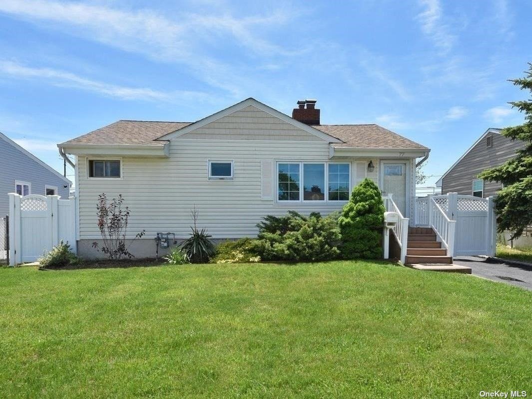 #1 photo, 77 Van Buren Street, מחוז נסאו Freeport , NY 11520
