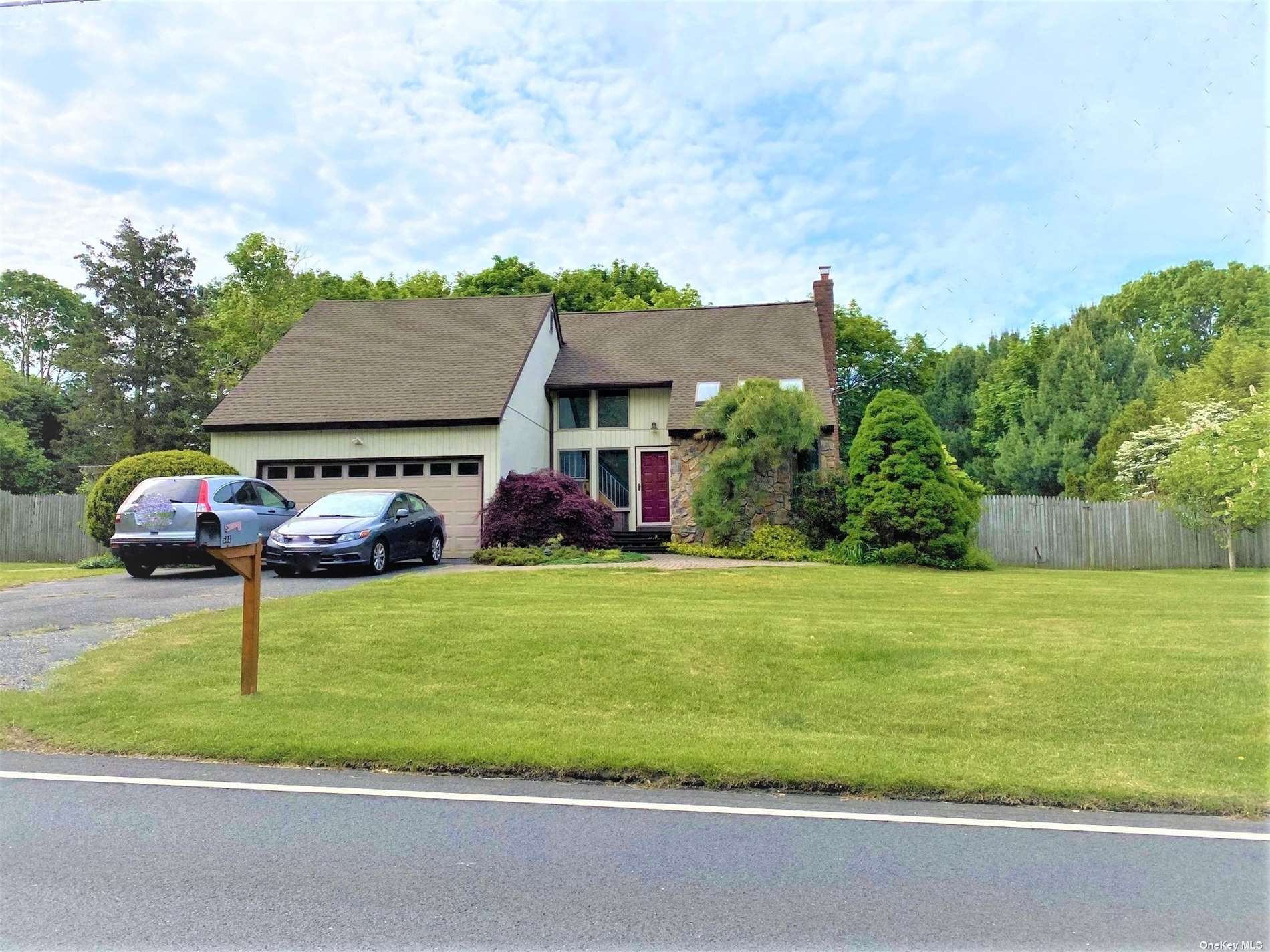 #1 photo, 584 Barton Avenue, מחוז סאפוק East Patchogue , NY 11772
