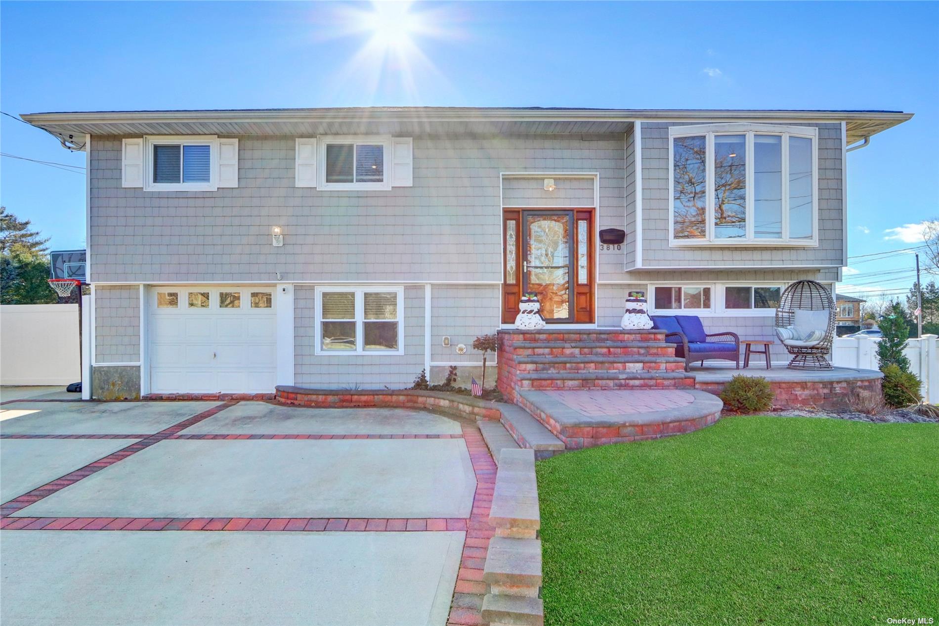 #1 photo, 3810 Oxford Lane, Нассау ‖ Seaford , NY 11783