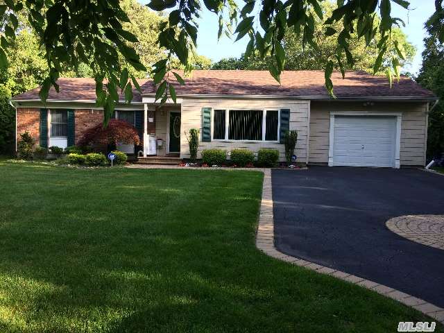 #1 photo, 560 Hawkins Road, Саффолк ‖ Selden , NY 11784