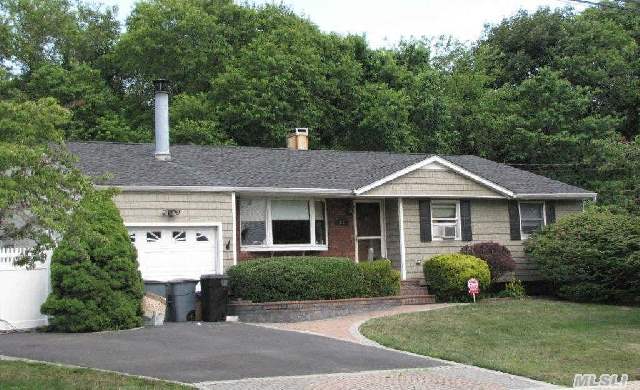 #1 photo, 91 Oakland Avenue, מחוז סאפוק Central Islip , NY 11722