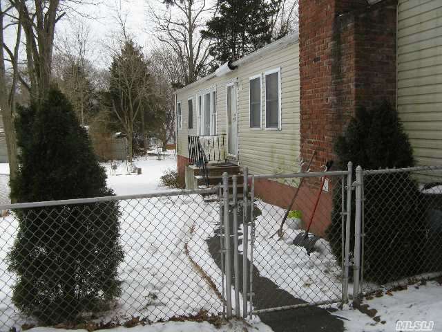 #1 photo, 219 Holbrook Avenue, מחוז סאפוק Lake Ronkonkoma , NY 11779