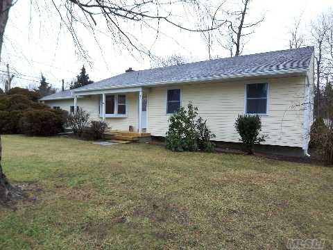 #1 photo, 35 Parkway Gardens Boulevard, מחוז סאפוק Hauppauge , NY 11788
