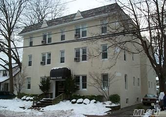 #1 photo, 51 Smith Street, מחוז נסאו Merrick , NY 11566
