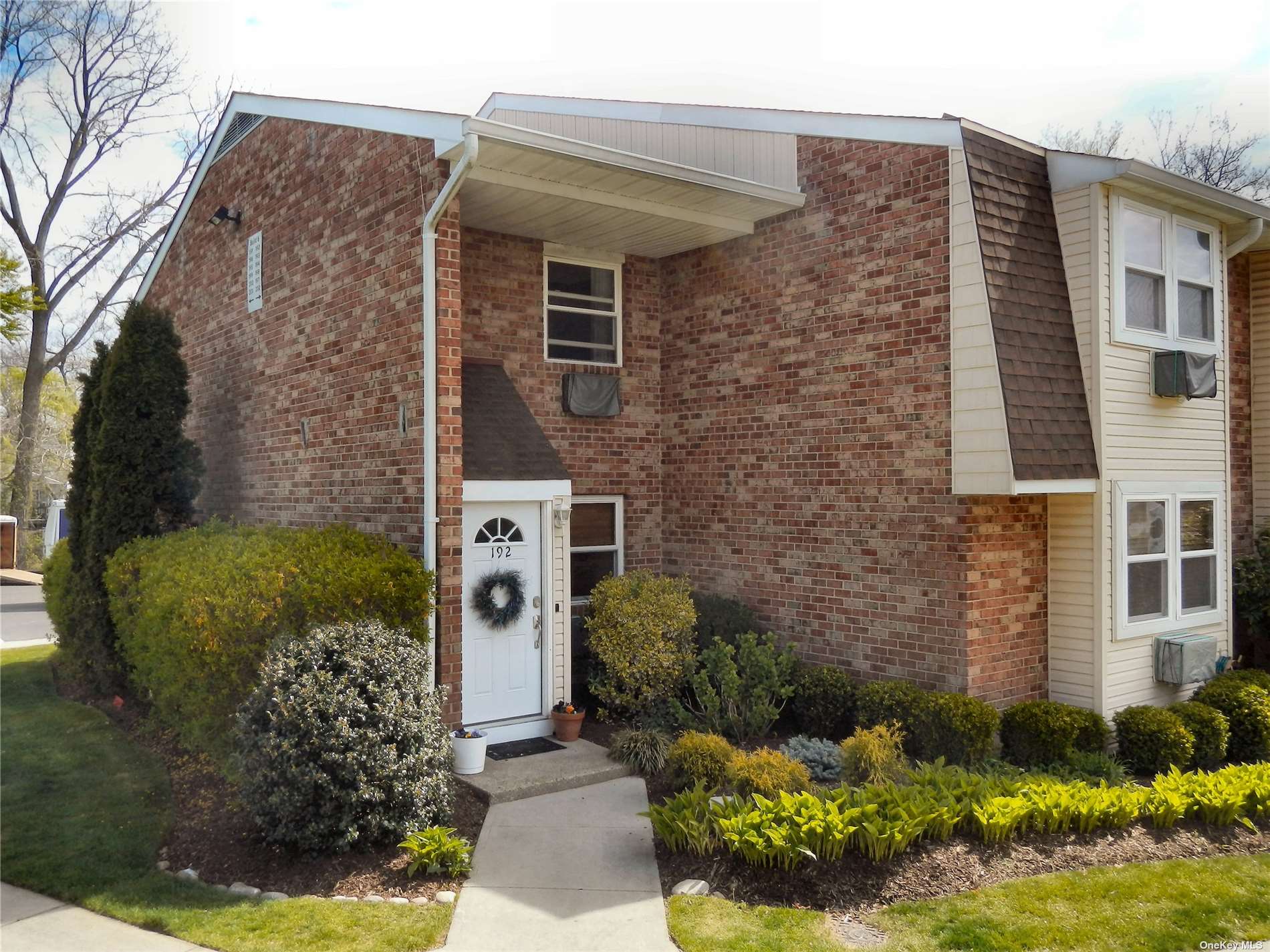 #1 photo, 192 Millard Avenue, Саффолк ‖ West Babylon , NY 11704