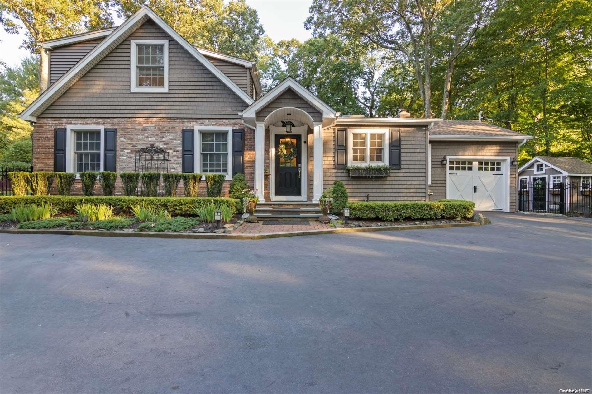 #1 photo, 17 Woodhollow Lane, Саффолк ‖ Huntington , NY 11743