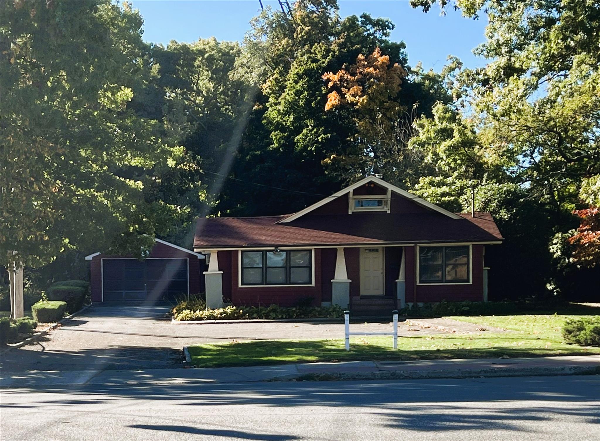 #1 photo, 2566 Middle Country Road, מחוז סאפוק Centereach , NY 11720