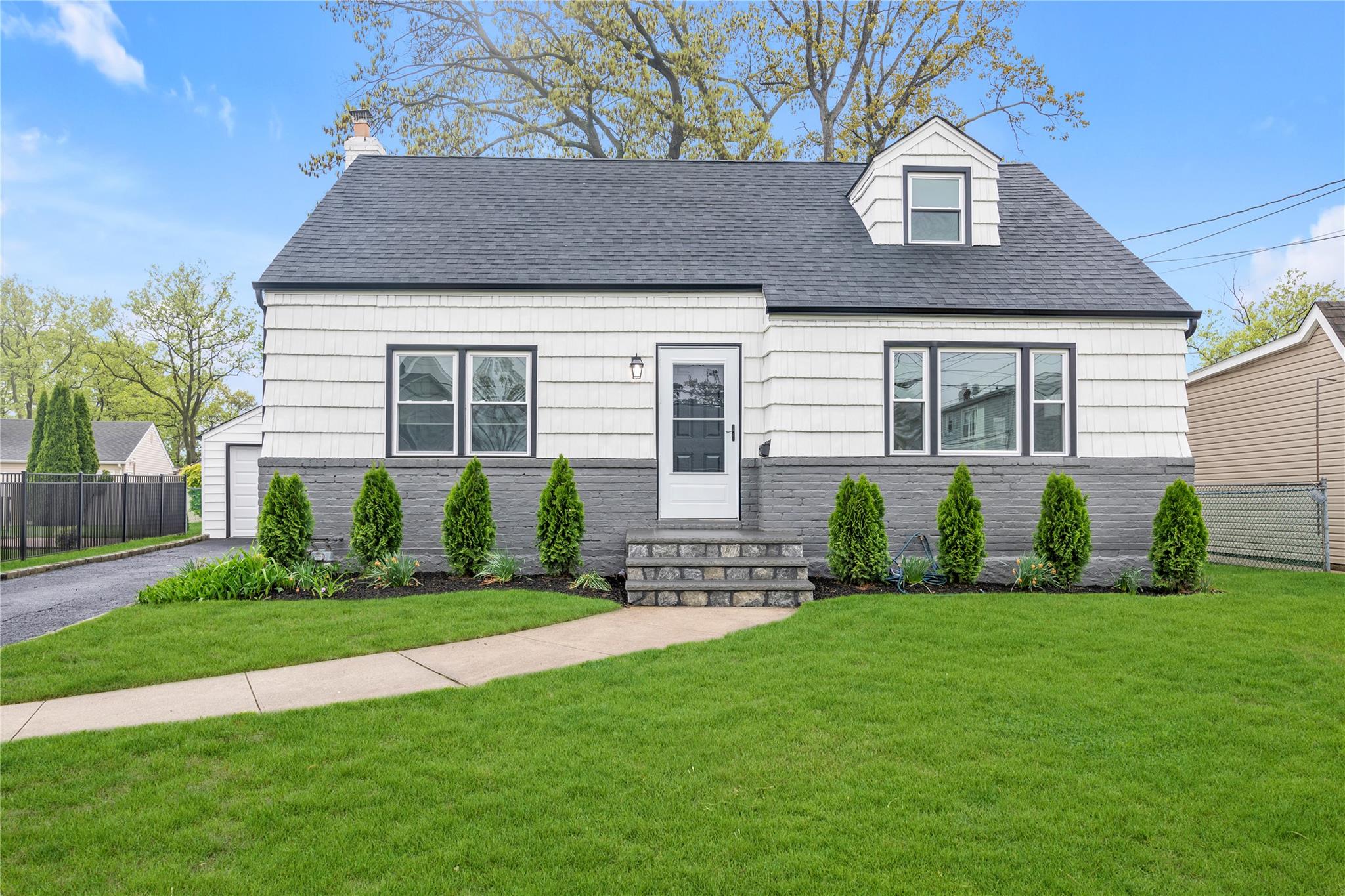 #1 photo, 699 Alton Road, Нассау ‖ West Hempstead , NY 11552