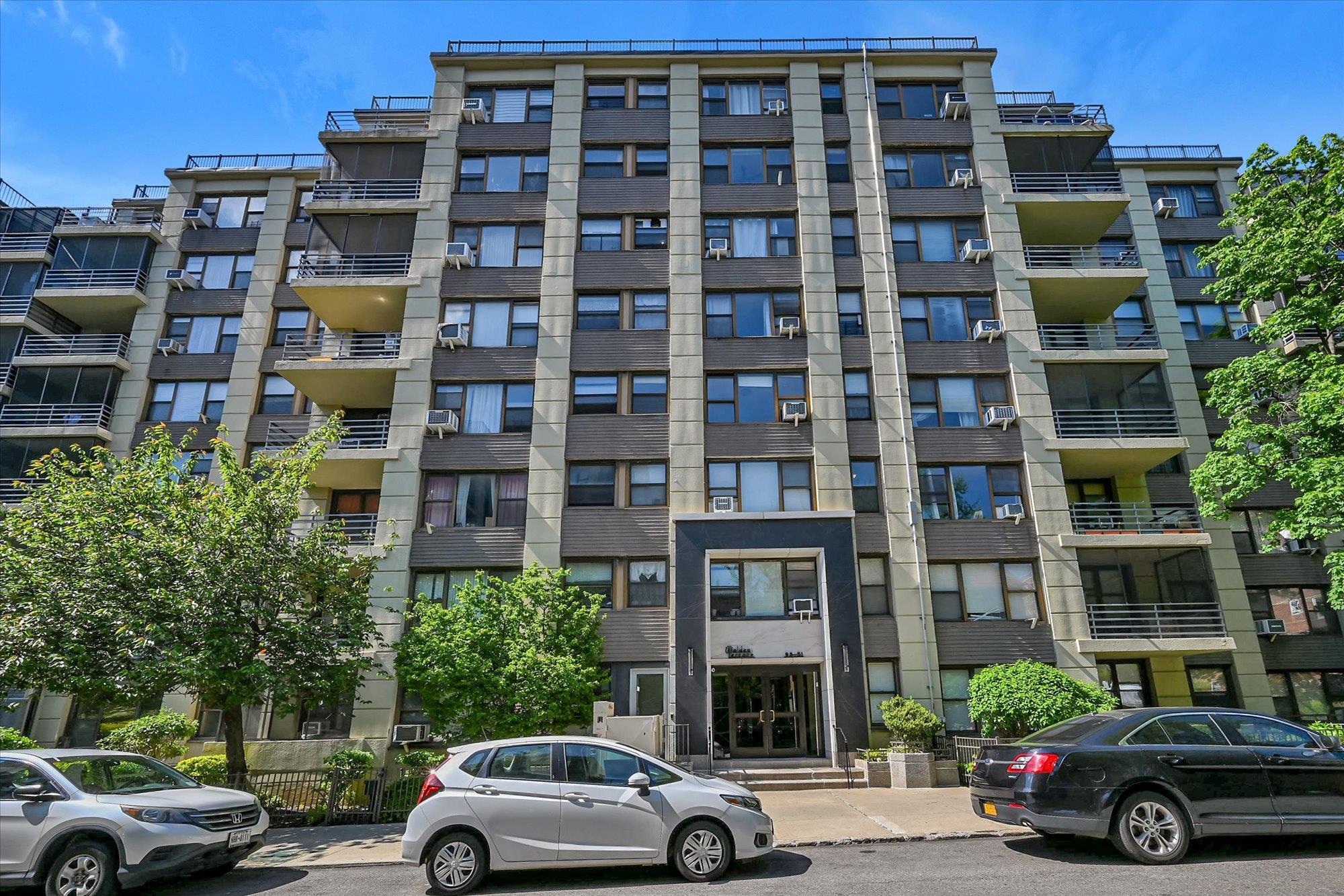 #1 photo, 98-51 64 Avenue, Куинс ‖ Rego Park , NY 11374