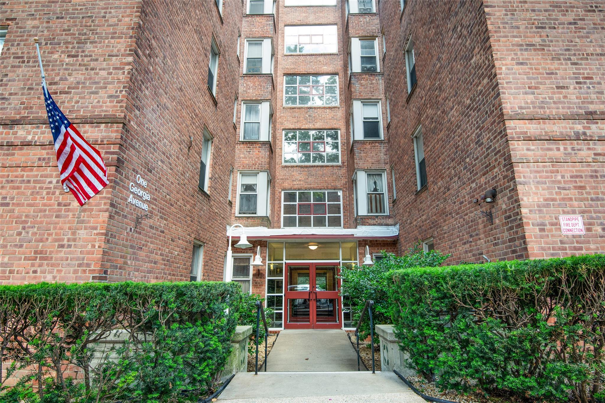 #1 photo, 1 Georgia Avenue, Бронкс ‖ Bronxville , NY 10708