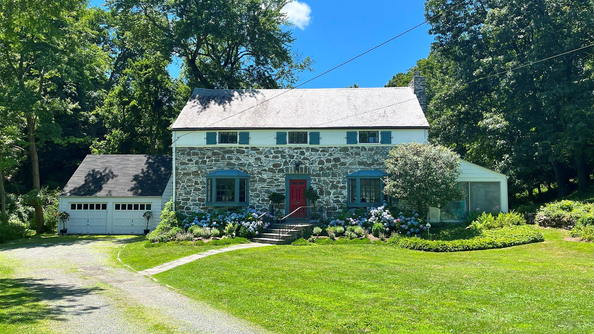 #1 photo, 8 Holly Lane, Rye , NY 10580