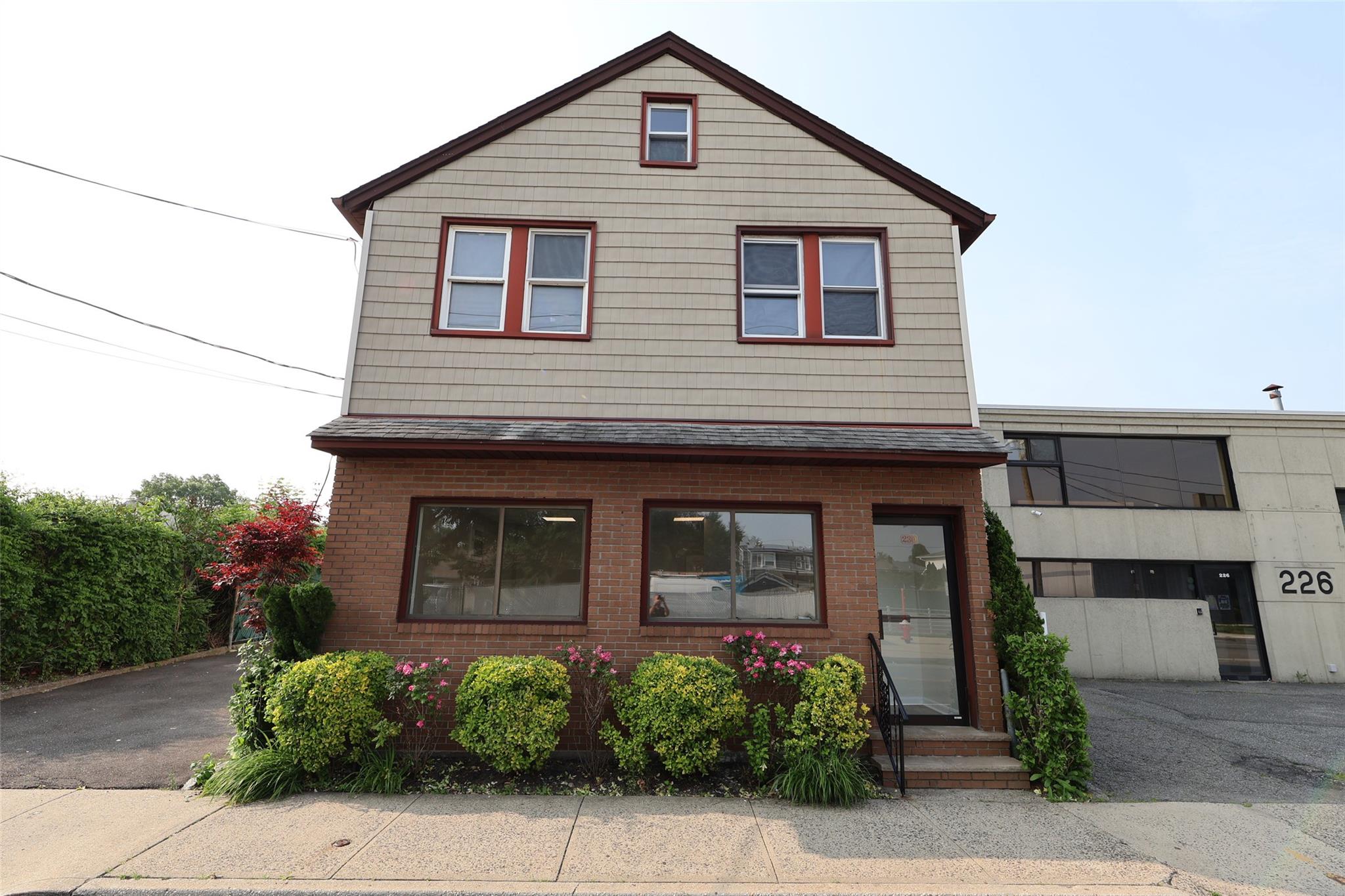 #1 photo, 230 Westbury Avenue, Нассау ‖ Carle Place , NY 11514