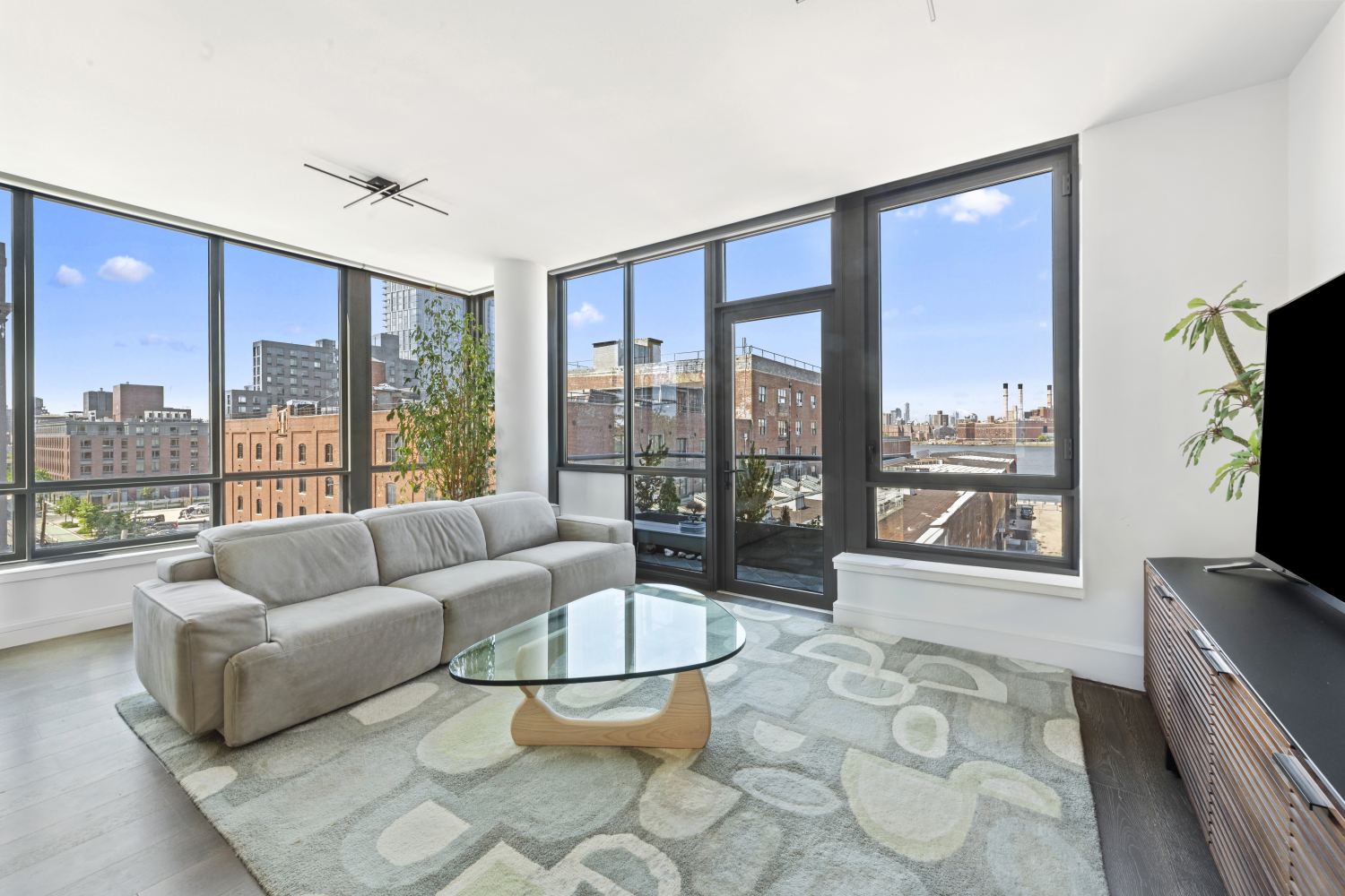 #1 photo, 50 GREENPOINT Avenue, הברונקס Greenpoint , NY 11222