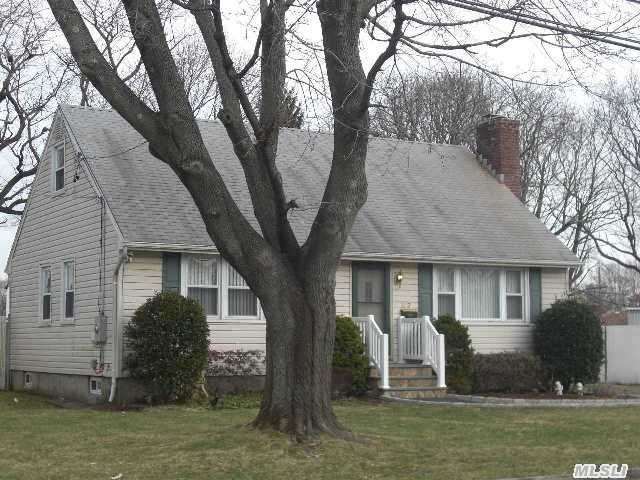 #1 photo, 223 Eastwood Avenue, Саффолк ‖ Deer Park , NY 11729