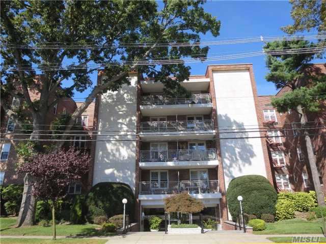 #1 photo, 110 Brooklyn Avenue, ナッソー郡 Freeport , NY 11520