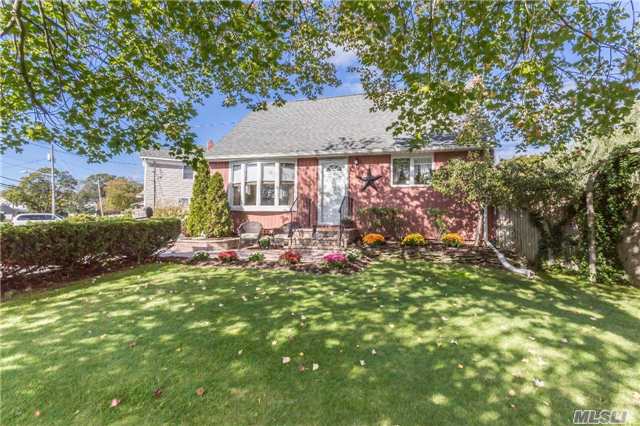 #1 photo, 31 S Wantagh Avenue, מחוז סאפוק East Islip , NY 11730