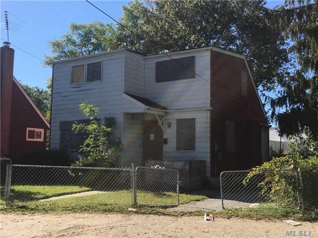 #1 photo, 810 Mount Avenue, 東長島 Wyandanch , NY 11798