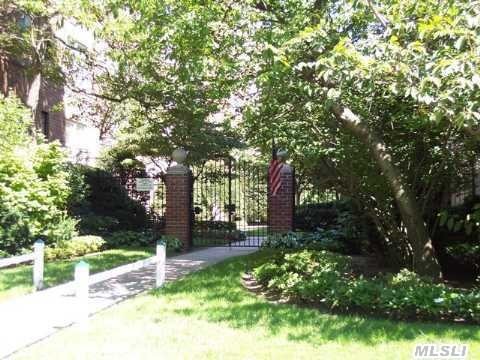 #1 photo, 30 Cathedral Avenue, ناسو Hempstead , NY 11550