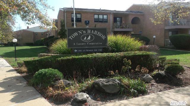 #1 photo, 47 Hampton Pl, Freeport , NY 11520