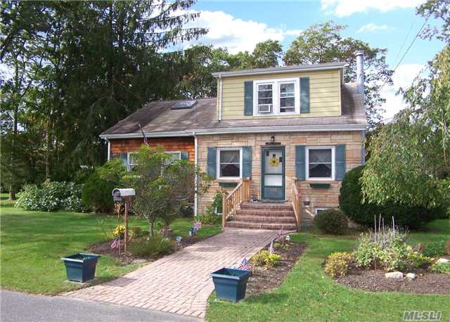 #1 photo, 343 Oak Neck Road, West Islip , NY 11795