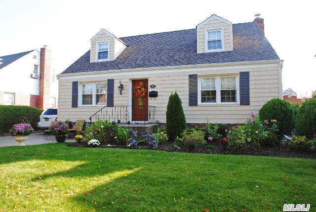 #1 photo, 182 Strattford Rd, New Hyde Park , NY 11040