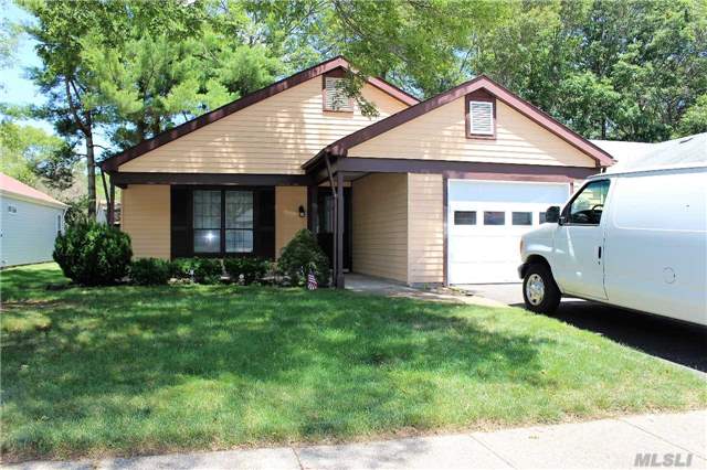 #1 photo, 204 Belfast Lane, מחוז סאפוק Ridge , NY 11961