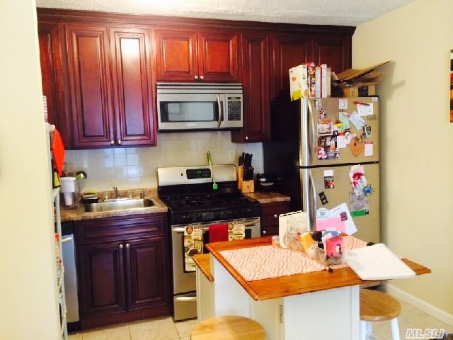 #1 photo, 324 Julius Road, كوينز College Point , NY 11356
