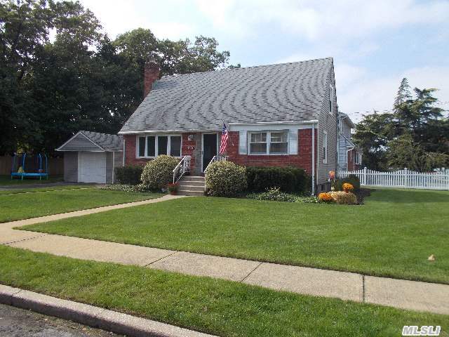 #1 photo, 1226 Little Whaleneck Road, North Merrick , NY 11566