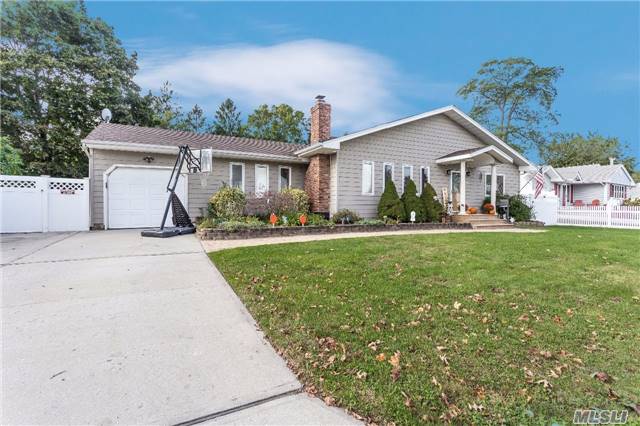 #1 photo, 262 Smith Avenue, Саффолк ‖ Islip , NY 11751