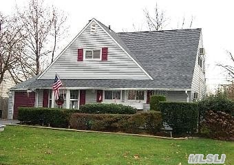 #1 photo, 90 N Twin Lane, Wantagh , NY 11793