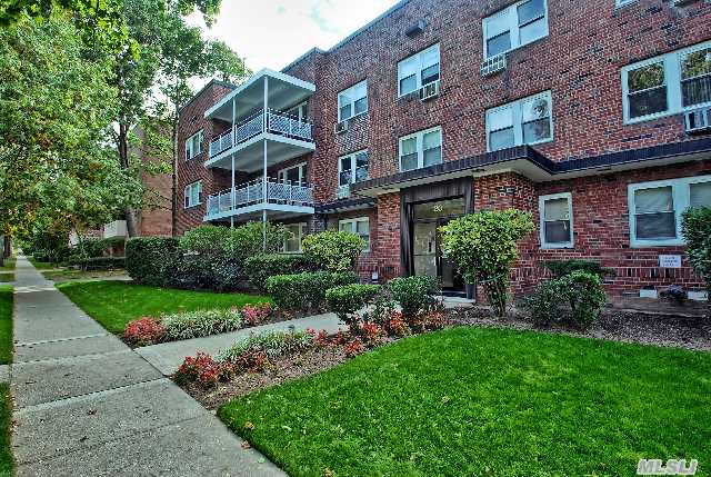 #1 photo, 20 Hillpark Avenue, Great Neck , NY 11021