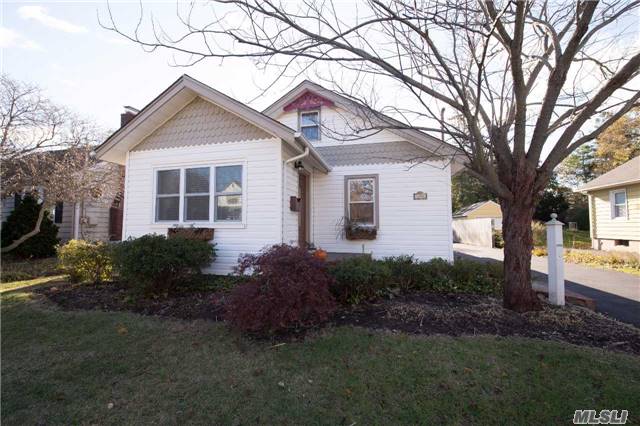 #1 photo, 105 4th Avenue, East Northport , NY 11731