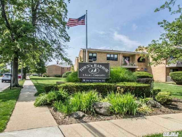 #1 photo, 59 Hampton Pl, Freeport , NY 11520