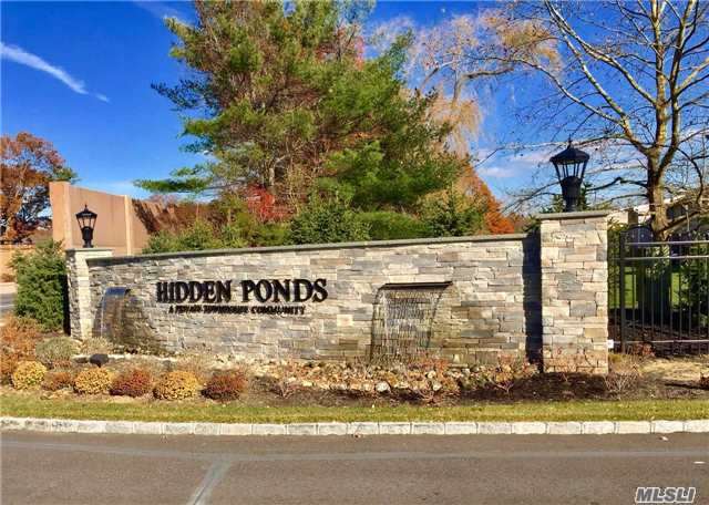 #1 photo, 1 Pond Court, サフォーク郡 Smithtown , NY 11787