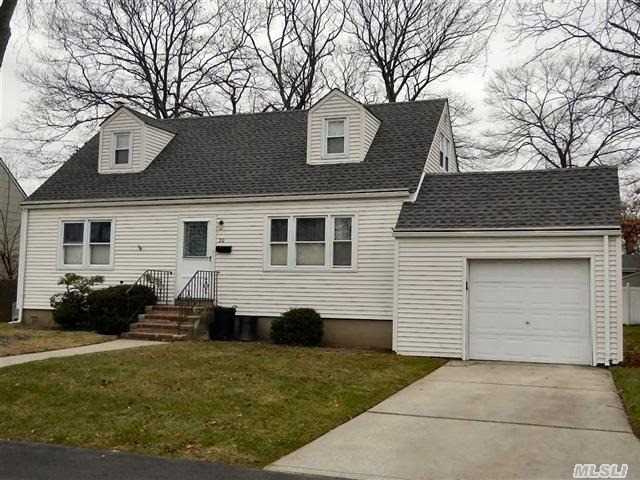 #1 photo, 20 N Hamilton Avenue, Lindenhurst , NY 11757