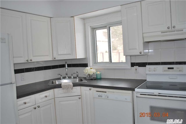#1 photo, 504 Oakwood Road, سوفولك Huntington , NY 11743