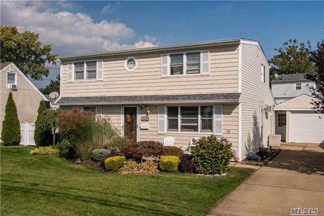 #1 photo, 1075 Ava Road, ناسو Merrick , NY 11566