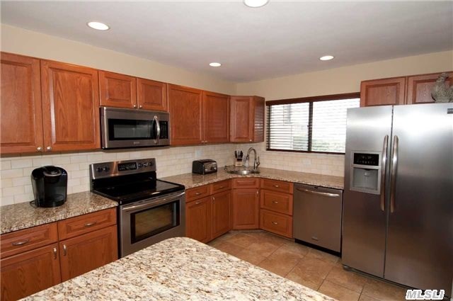 #1 photo, 43 Villas Cir, Melville , NY 11747