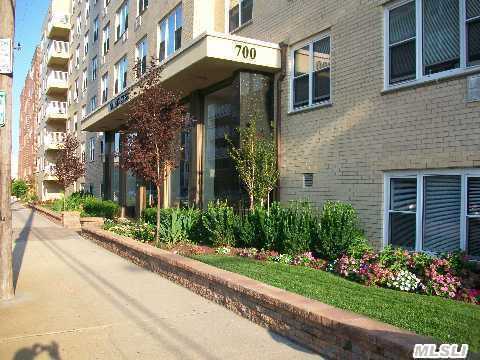 #1 photo, 700 Shore Rd, ナッソー郡 Long Beach , NY 11561