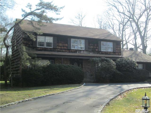 #1 photo, 4 Hickory Hill Rd, Dix Hills , NY 11746